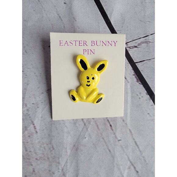 Easter Bunny Yellow Black Enamel Metal Hat Lapel Pinback Vintage New Old Stock - Picture 1 of 3